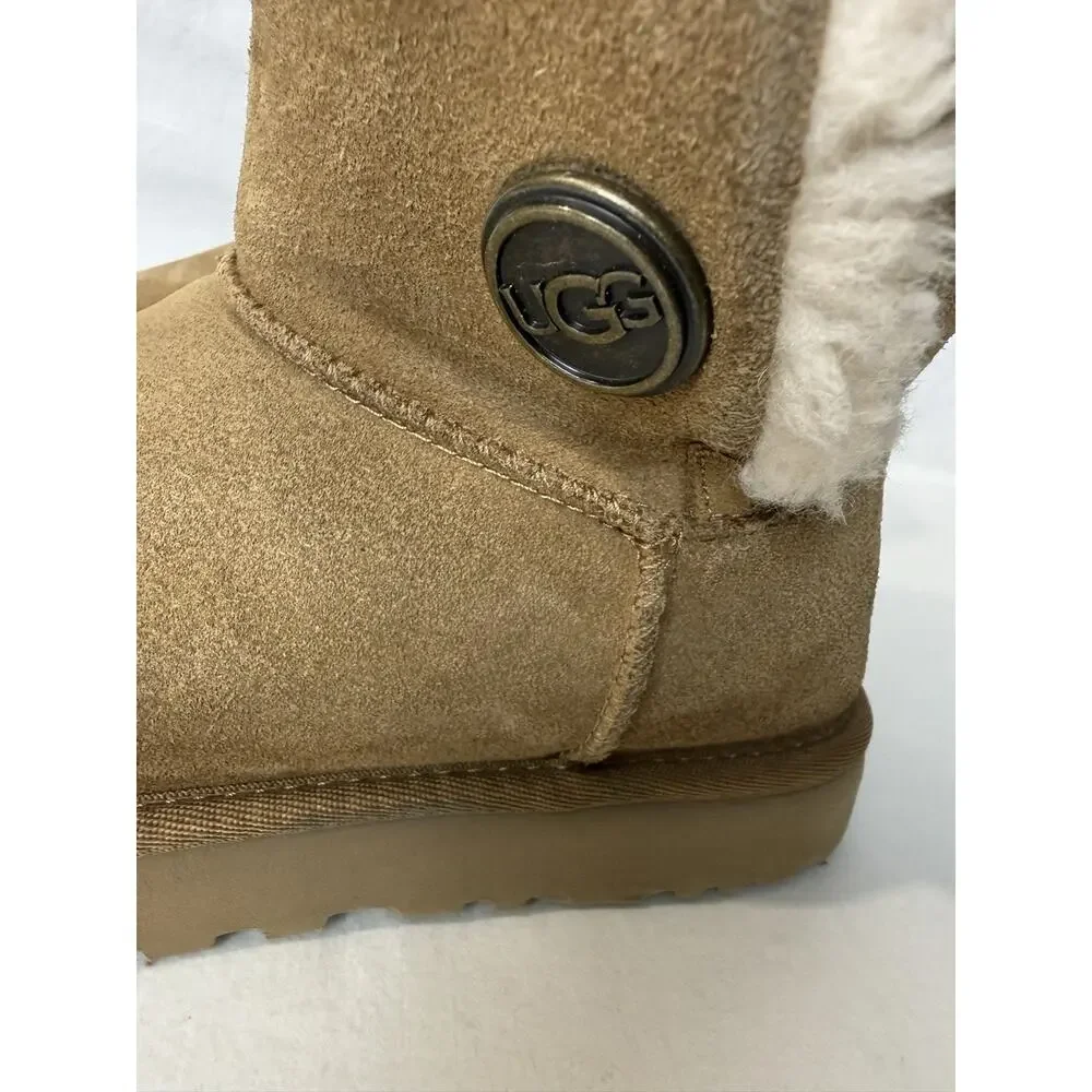 UGG Women's Mini Bailey Button II boots chestnut suede with sheepskin Size 7